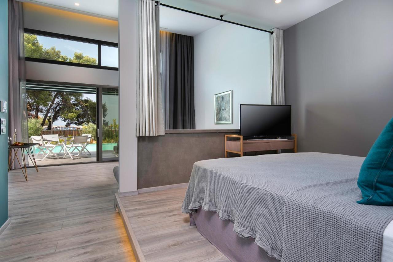 Lagomandra Luxury Suites With Private Pools Nikiti  Buitenkant foto