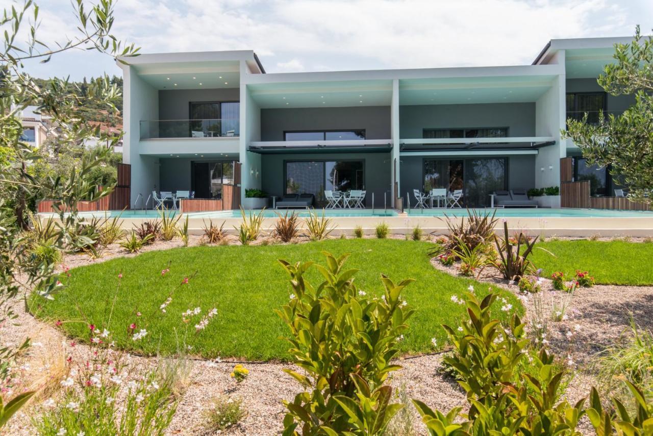 Lagomandra Luxury Suites With Private Pools Nikiti  Buitenkant foto