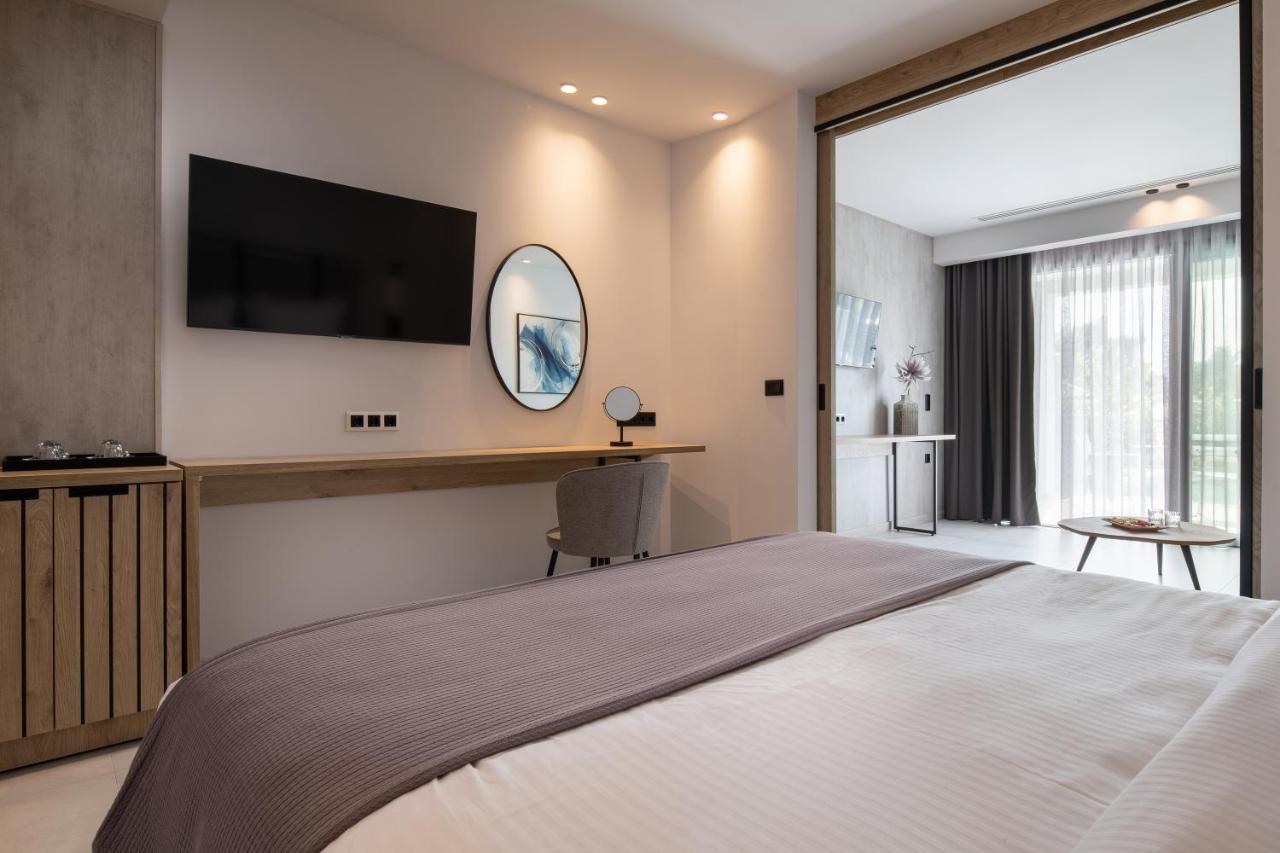 Lagomandra Luxury Suites With Private Pools Nikiti  Buitenkant foto
